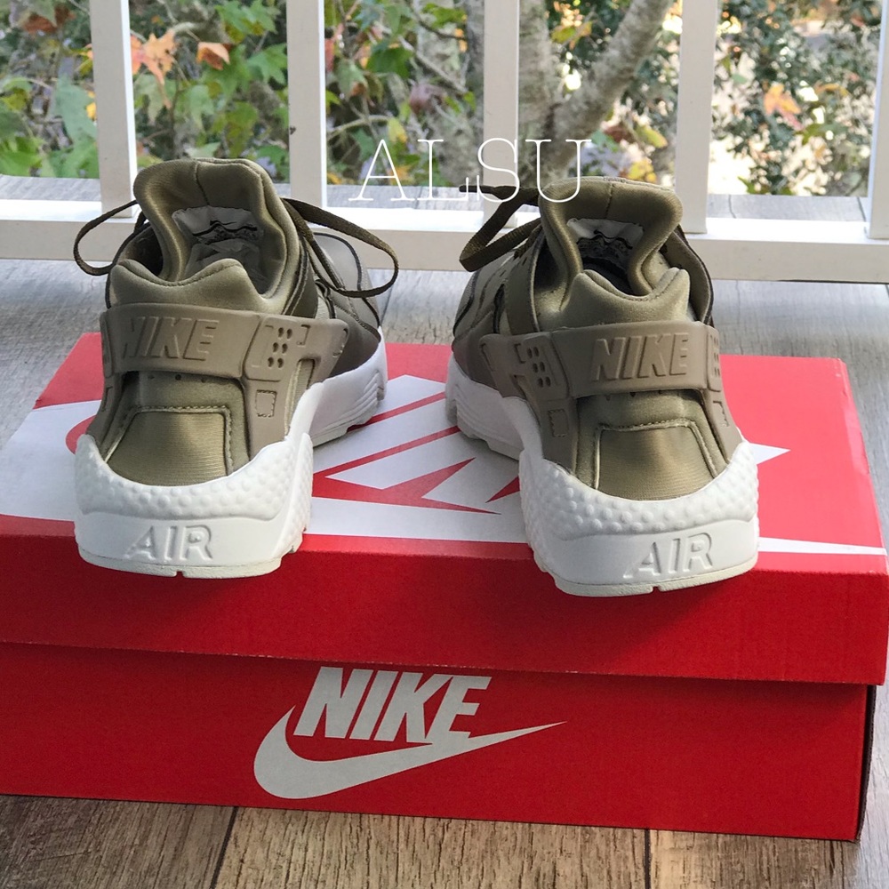 NWT Air Huarache Run PRM TXT Khaki Gold W AUTHENT - Picture 3 of 8